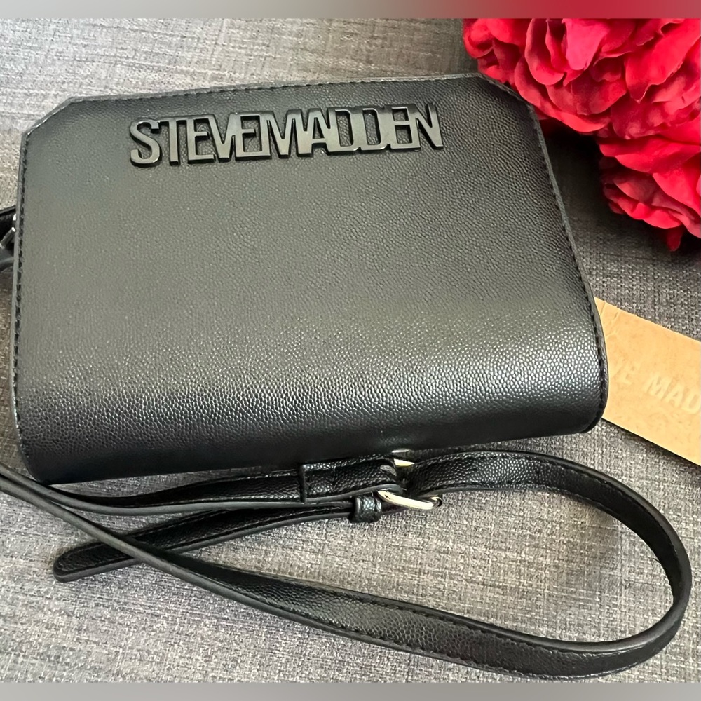NWT STEVE MADDEN MINI CROSSBODY WALLET COMPARTMENT